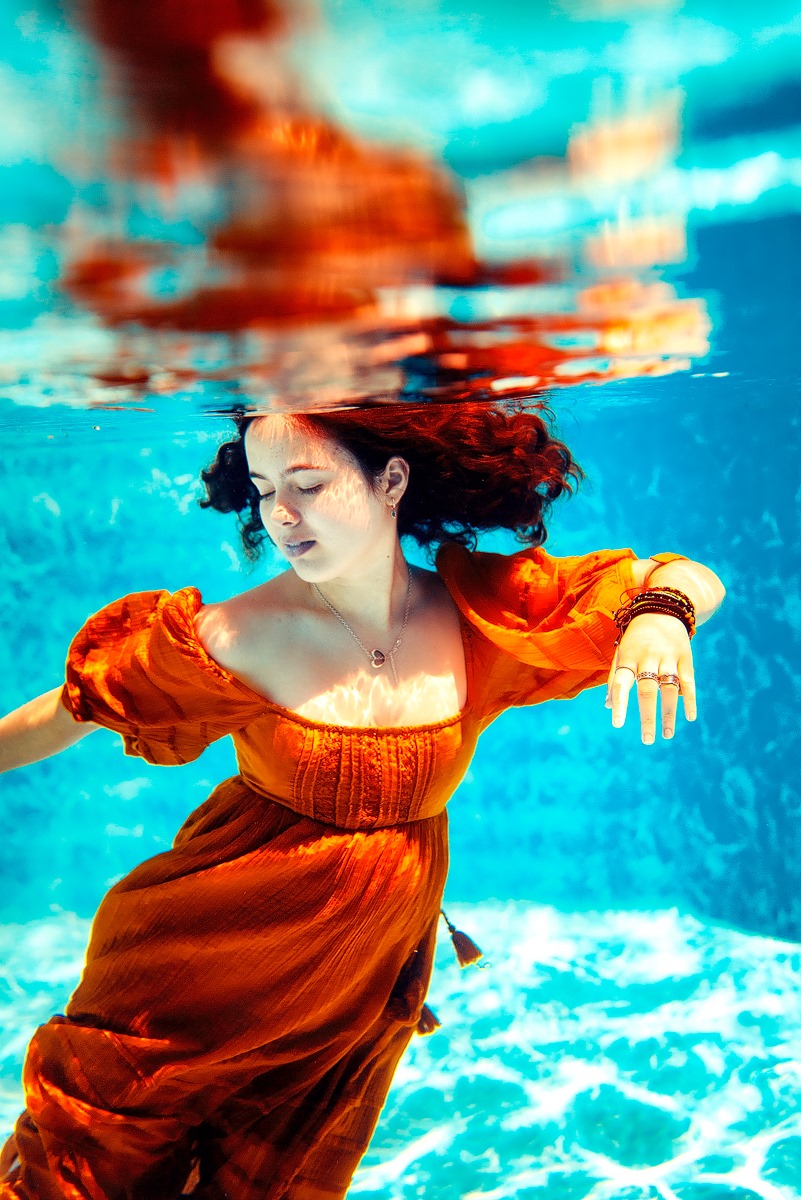 Underwater Love – proiect de fotografie subacvatică artistică început în 2012, de Gina Buliga